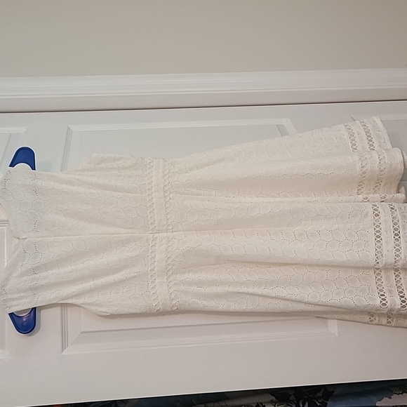 Calvin Klein.  White.  Eyelet  detail.  Lined.   Size 4p - Picture 5 of 5